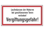 Laufenlassen der Motoren bei geschlossenen Toren verboten! Vergiftungsgefahr!